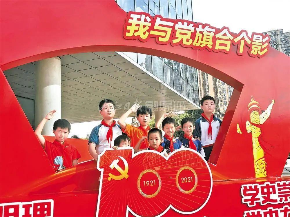 安倍的‘微笑’遗照惹争议，妻子称这是他最喜欢的照片，你咋看？游戏画面